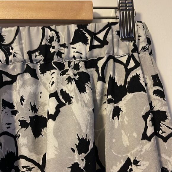 Joe fresh ruffle skirt. - Picture 3 of 4